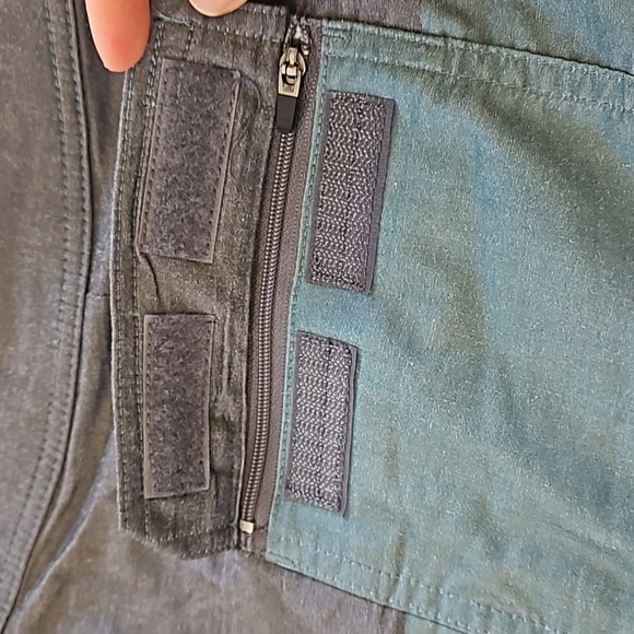 RVCA - Picture 8 of 10